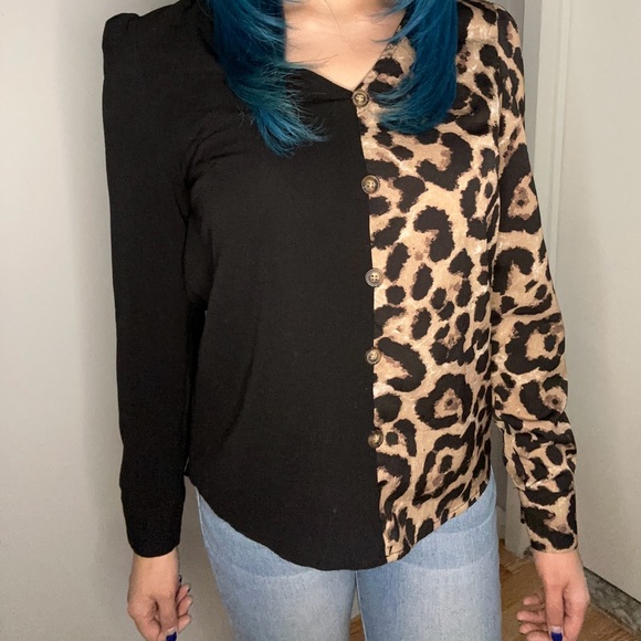 Small long sleeve split leopard print and black blouse - Picture 1 of 5